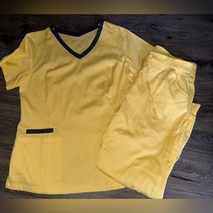 Maevn Matrix Women’s Scrub Set **LIKE NEW**